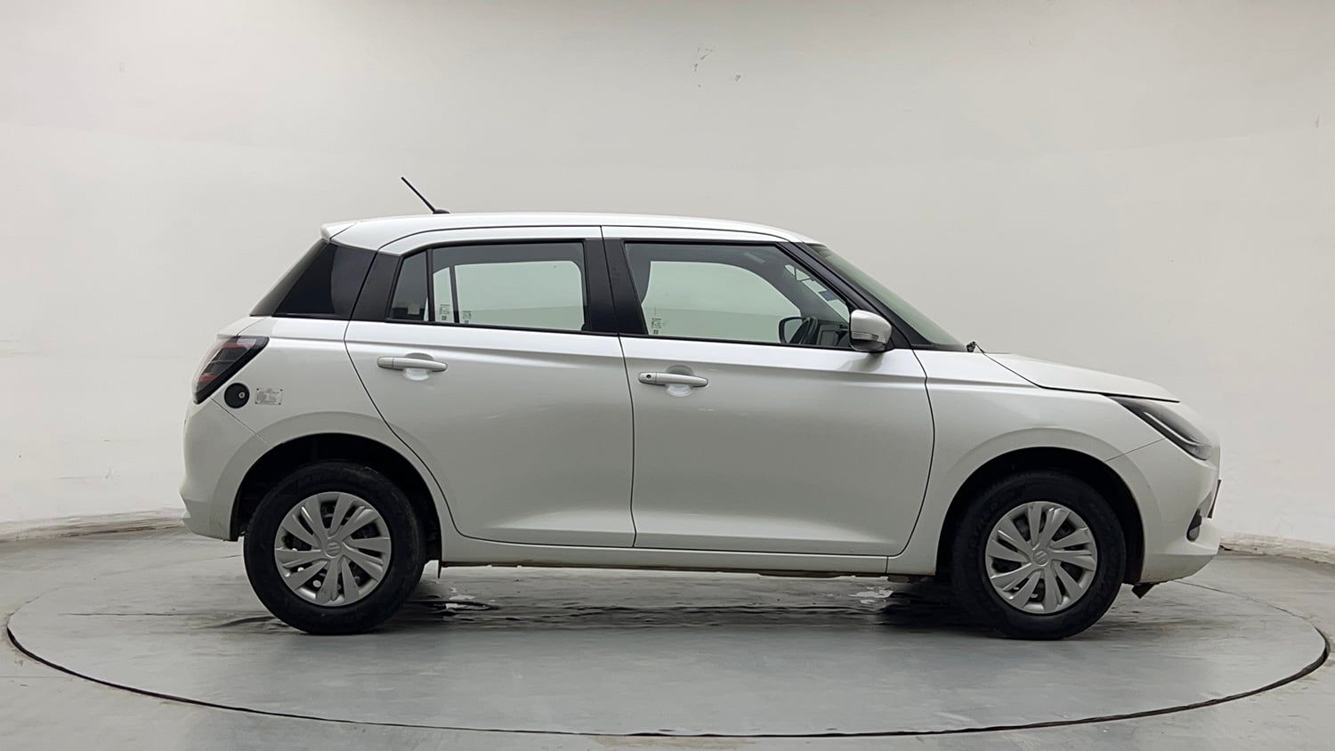 Used 2025 Maruti Suzuki Swift VXi CNG Cng Manual exterior RIGHT SIDE VIEW