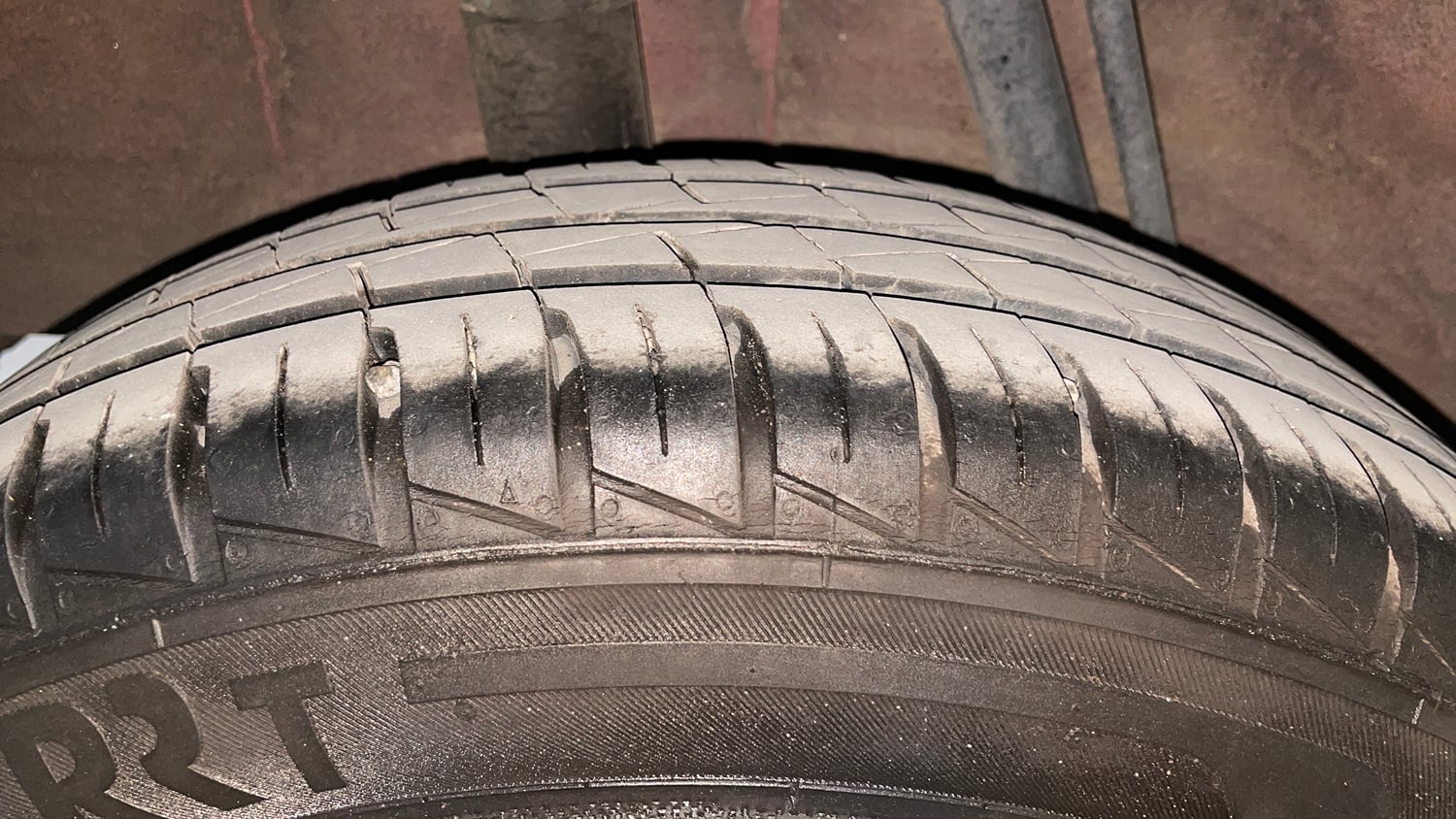 Used 2024 Renault Kwid RXL (O) 1.0 Petrol Manual tyres RIGHT REAR TYRE TREAD VIEW