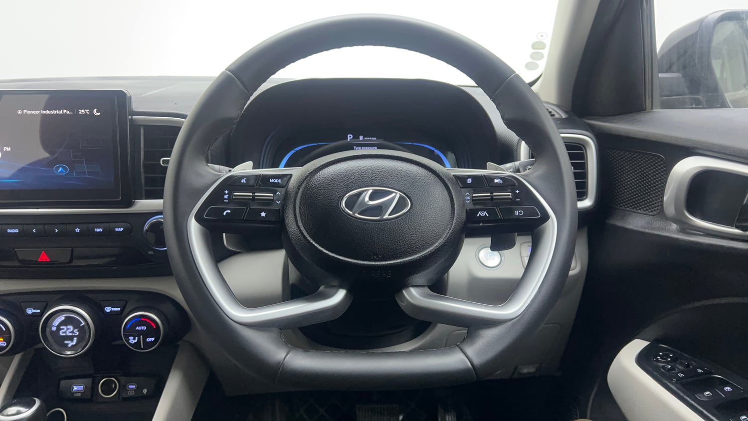 Used 2024 Hyundai Venue SX (O) 1.0 Turbo DCT Petrol Automatic interior STEERING VIEW