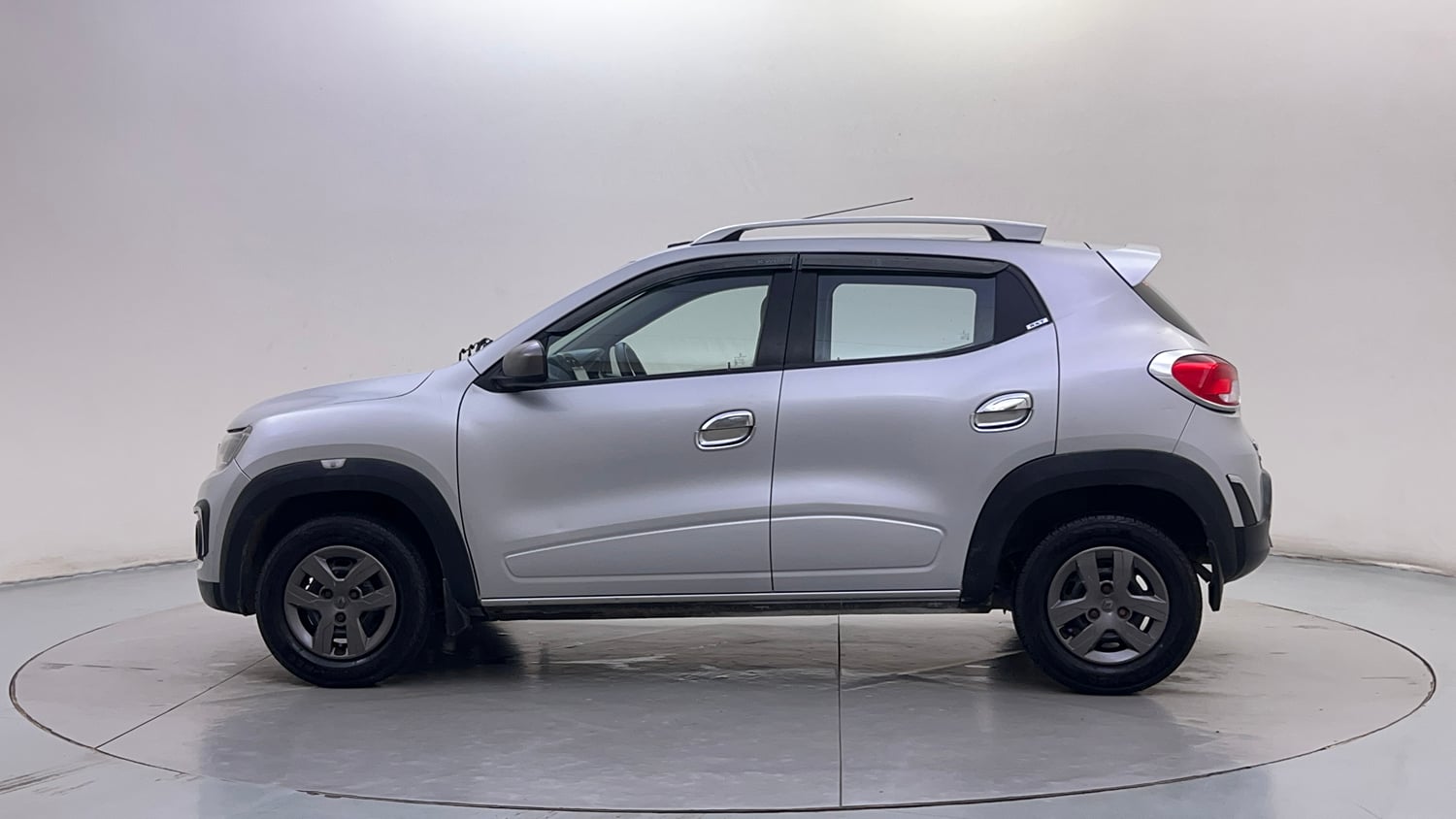 Used 2017 Renault Kwid 1.0 RXT AMT Petrol Automatic exterior LEFT SIDE VIEW