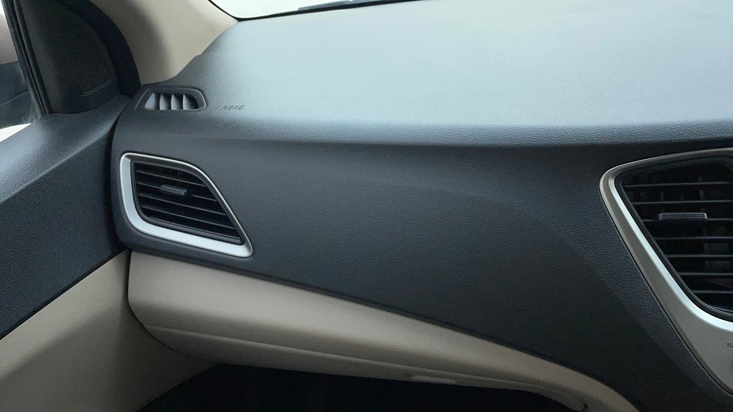 Used 2019 Hyundai Verna SX (O)1.6 VTVT Petrol Manual top_features Side airbags