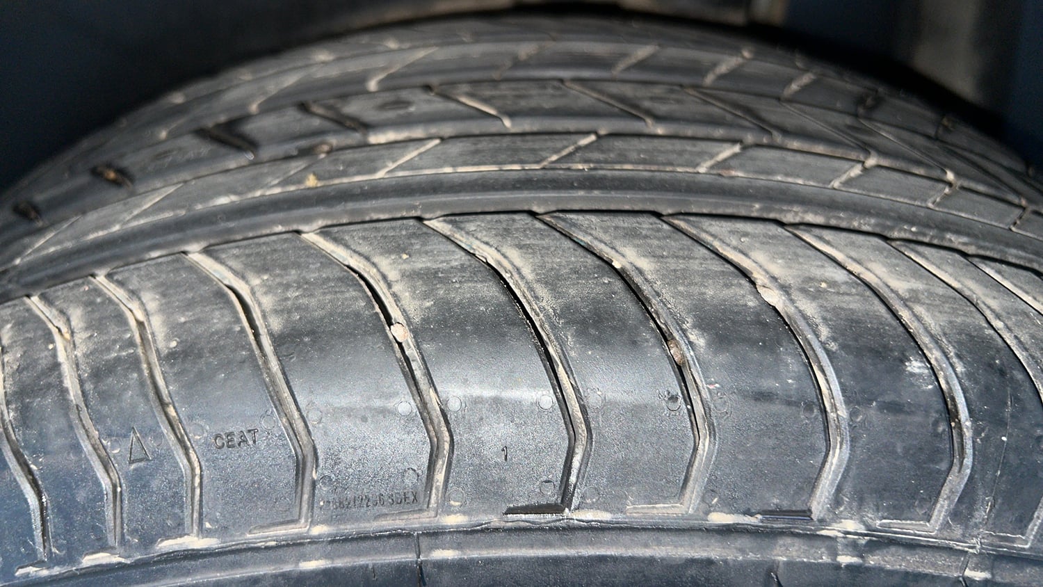 Used 2021 Skoda Kushaq Style 1.0L TSI AT Petrol Automatic tyres LEFT REAR TYRE TREAD VIEW