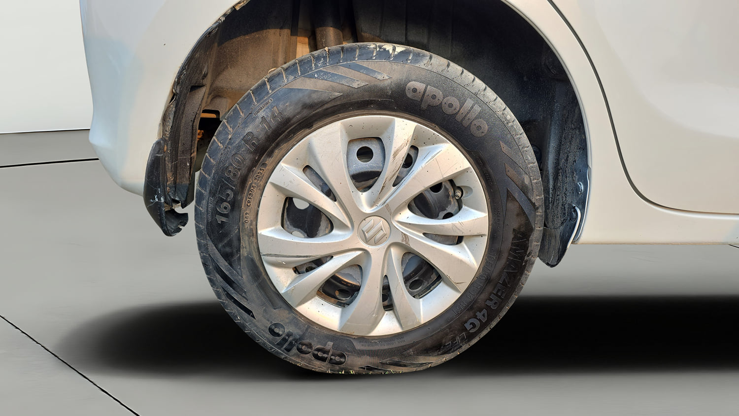 Used 2021 Maruti Suzuki Swift VXi Petrol Manual tyres RIGHT REAR TYRE RIM VIEW