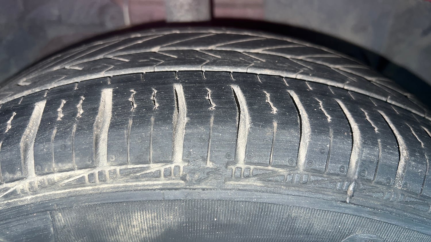 Used 2017 Ford Figo Aspire Titanium 1.2 Ti-VCT Petrol Manual tyres RIGHT FRONT TYRE TREAD VIEW