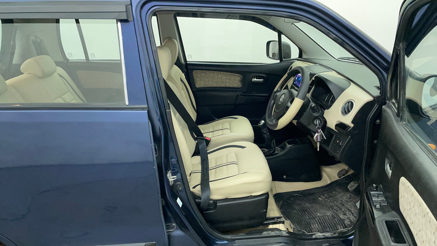 Used 2019 Maruti Suzuki Wagon R VXI Petrol Manual interior RIGHT SIDE FRONT DOOR CABIN VIEW