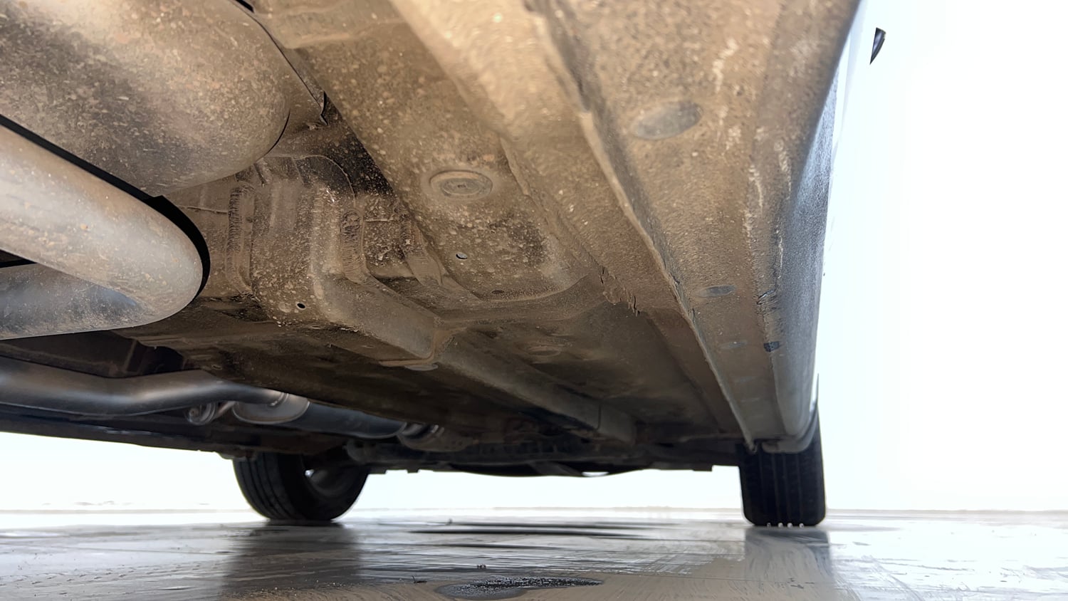 Used 2024 Hyundai Verna SX (O) 1.5 Turbo Petrol DCT Petrol Automatic extra REAR RIGHT UNDERBODY VIEW