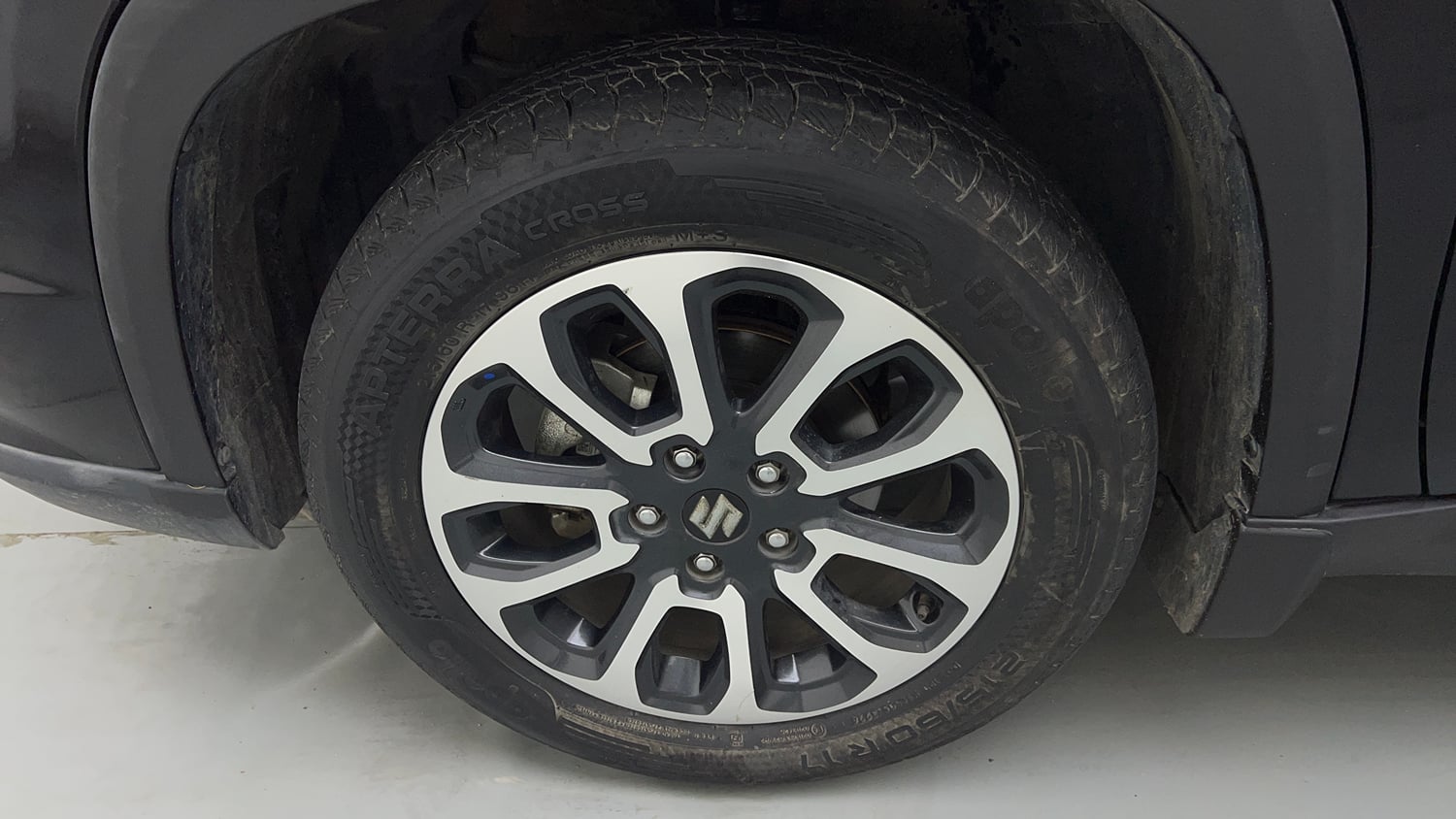 Used 2025 Maruti Suzuki Grand Vitara Zeta Smart Hybrid Petrol Manual tyres LEFT FRONT TYRE RIM VIEW