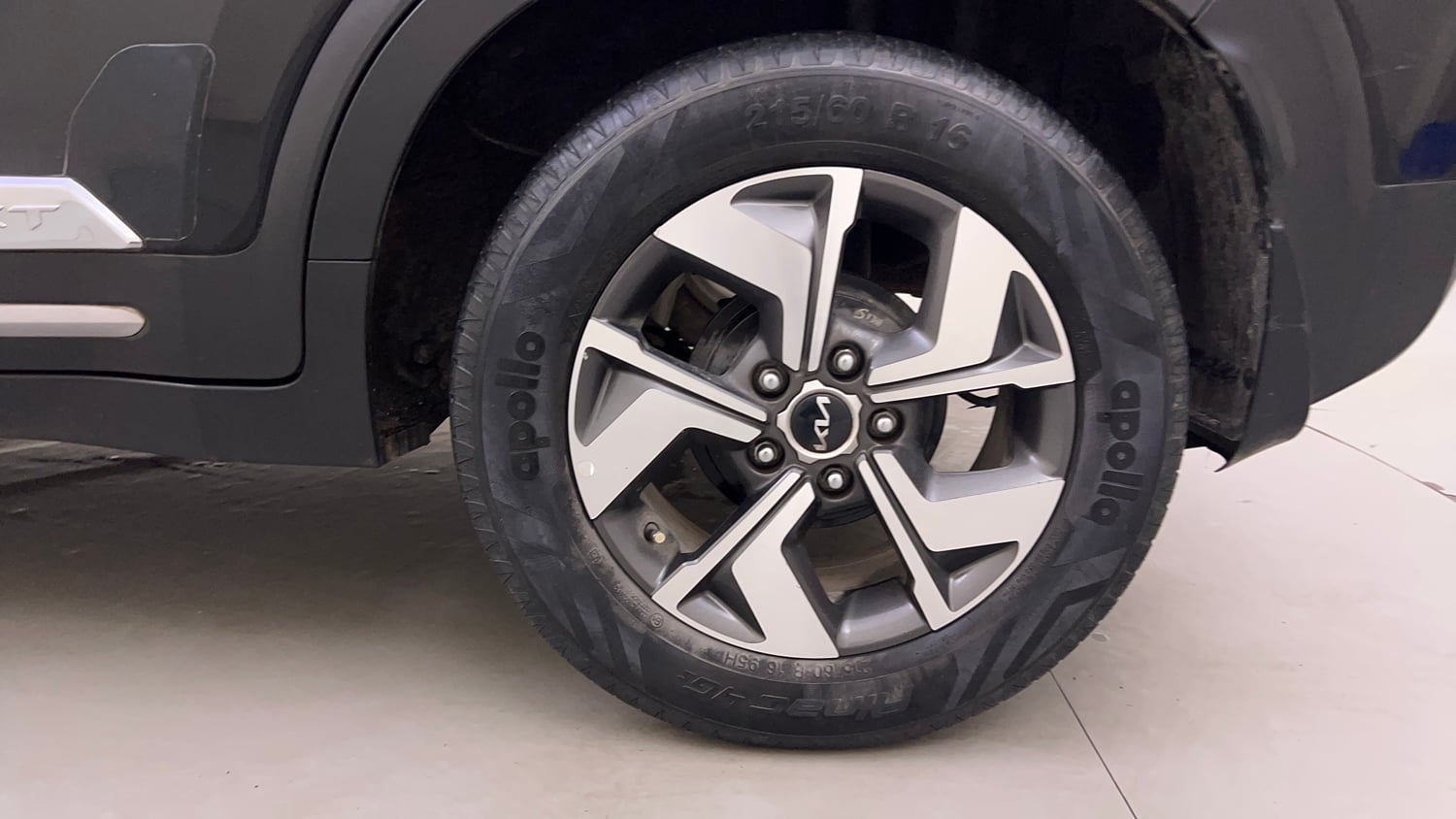 Used 2022 Kia Sonet HTX 1.5 AT Diesel Automatic tyres LEFT REAR TYRE RIM VIEW