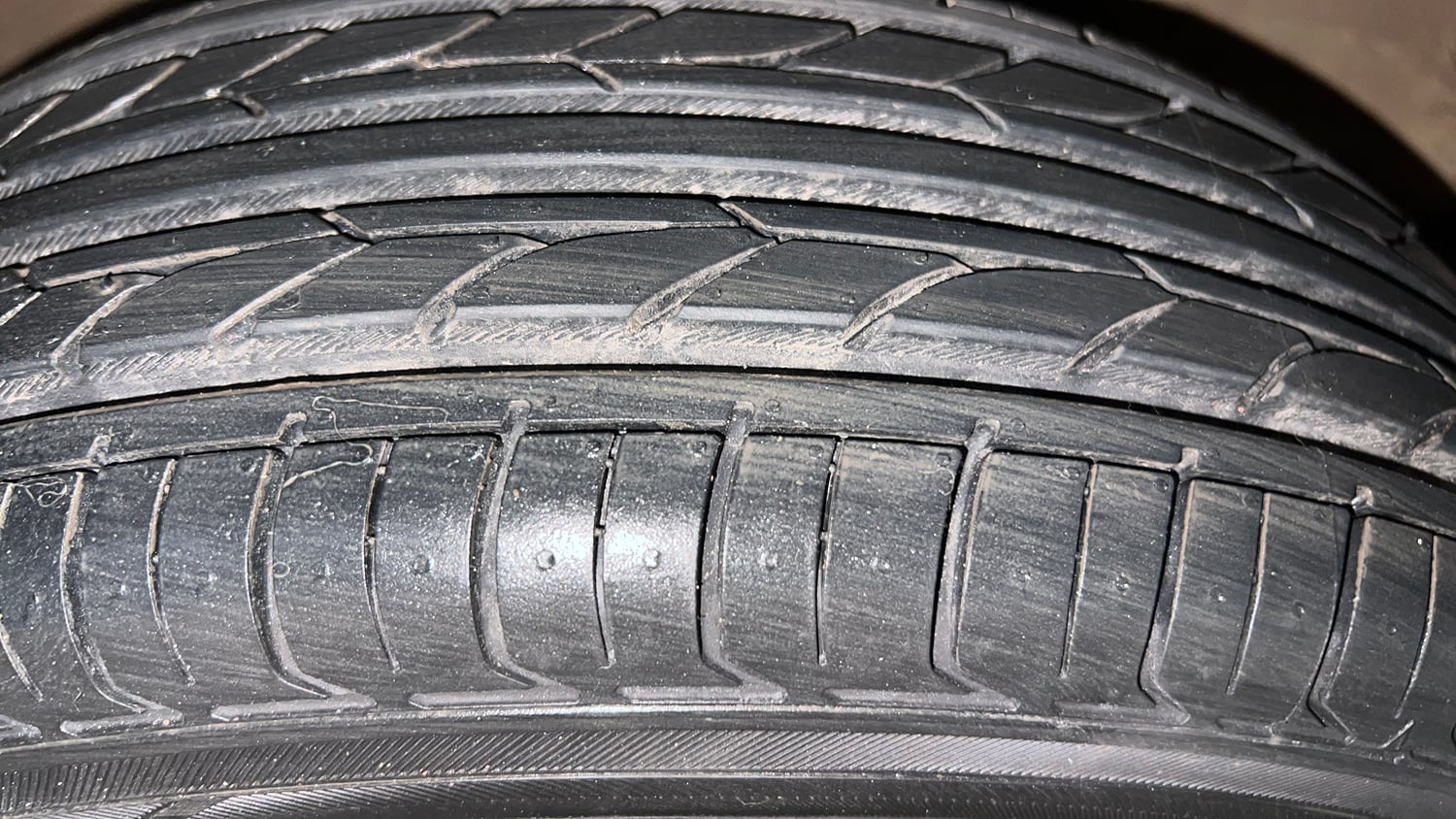 Used 2015 Maruti Suzuki Wagon R VXI Petrol Manual tyres RIGHT FRONT TYRE TREAD VIEW