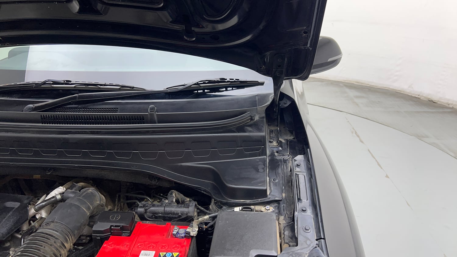 Used 2021 Kia Sonet HTX 1.0 iMT Petrol Manual engine ENGINE LEFT SIDE HINGE & APRON VIEW