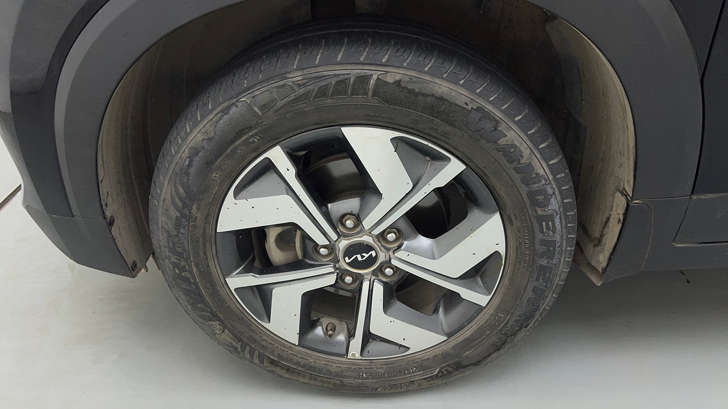 Used 2021 Kia Sonet HTX 1.0 iMT Petrol Manual tyres LEFT FRONT TYRE RIM VIEW