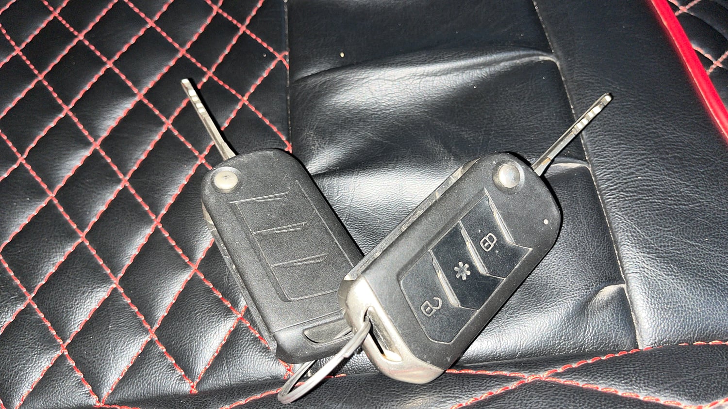 Used 2023 Mahindra Thar LX Hard Top Petrol MT 4WD Petrol Manual extra CAR KEY VIEW