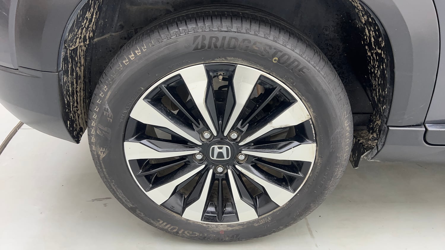 Used 2024 Honda Elevate VX CVT Petrol Automatic tyres RIGHT REAR TYRE RIM VIEW