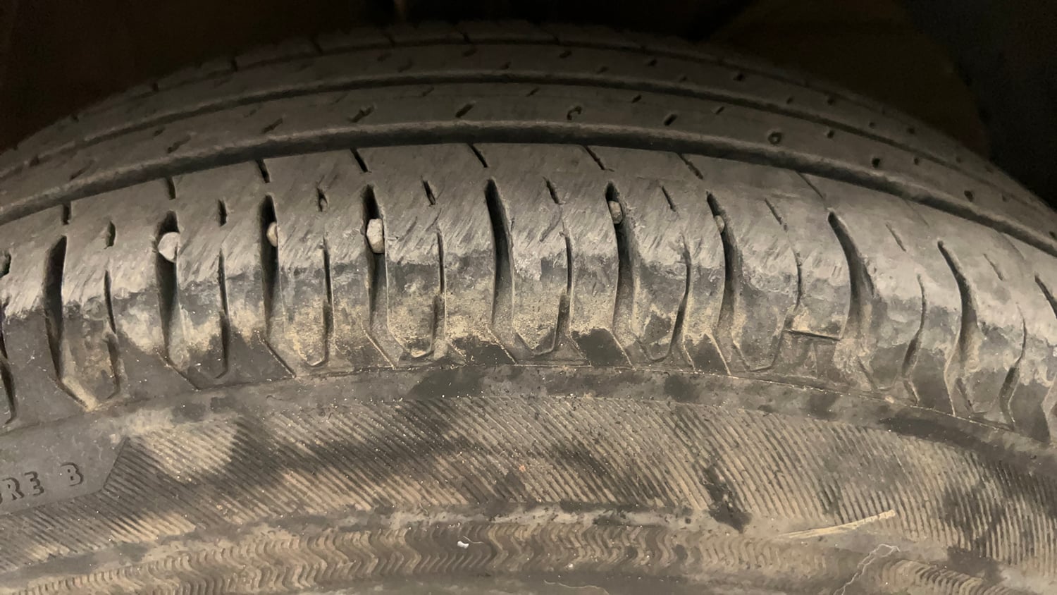 Used 2021 Maruti Suzuki Swift VXi Petrol Manual tyres RIGHT FRONT TYRE TREAD VIEW