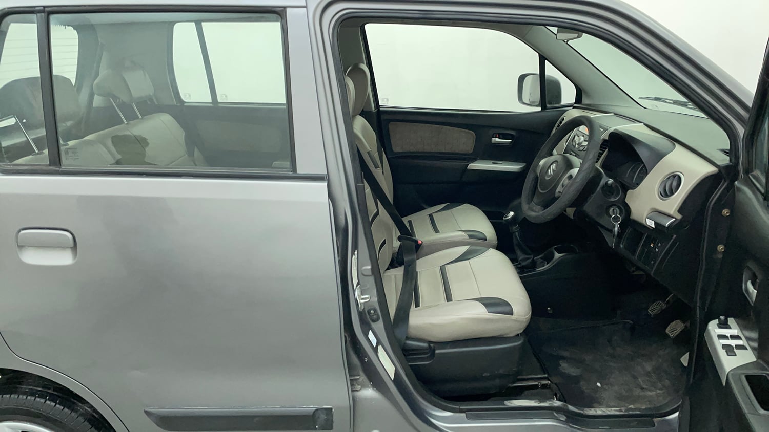 Used 2014 Maruti Suzuki Wagon R VXI Petrol Manual interior RIGHT SIDE FRONT DOOR CABIN VIEW