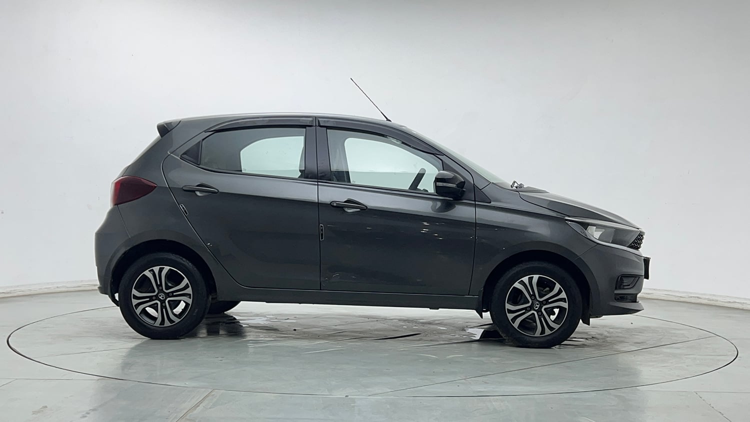 Used 2022 Tata Tiago XT Petrol Manual exterior RIGHT SIDE VIEW