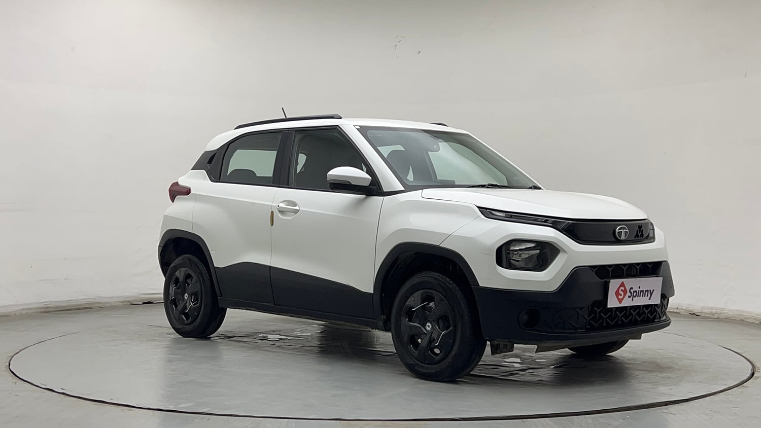 Used 2024 Tata Punch Adventure Rhythm AMT Petrol Automatic exterior RIGHT FRONT CORNER VIEW