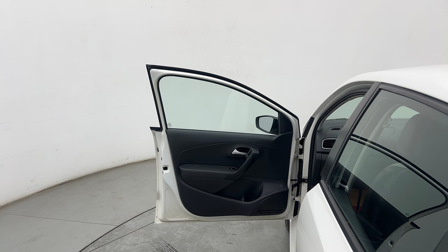 Used 2018 Volkswagen Polo Highline Plus 1.5 (D) 16 Alloy Diesel Manual interior LEFT FRONT DOOR OPEN VIEW