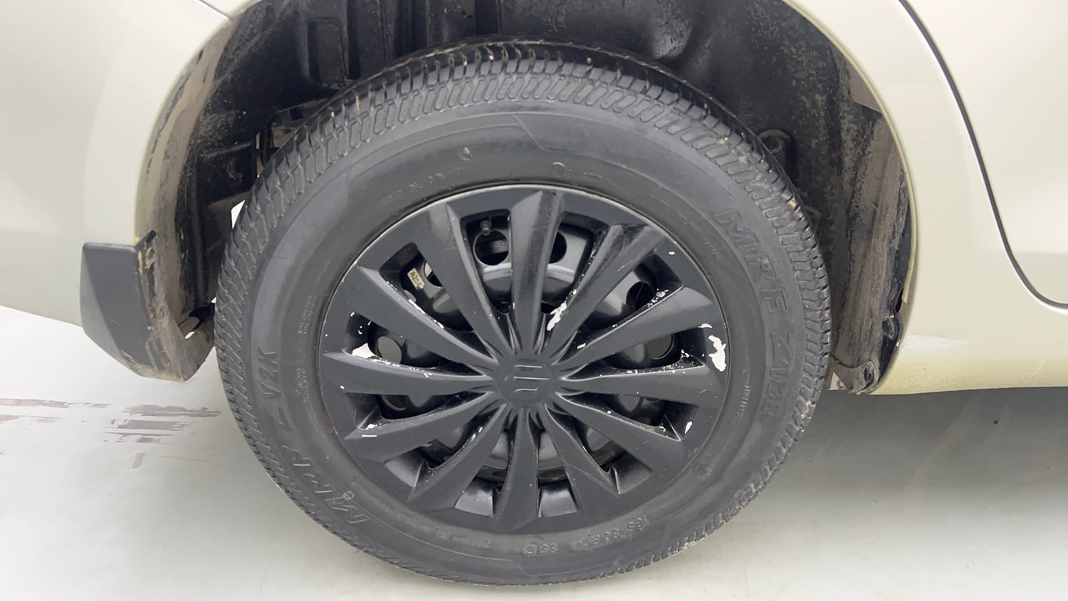 Used 2017 Maruti Suzuki Swift Dzire VXI Petrol Manual tyres RIGHT REAR TYRE RIM VIEW