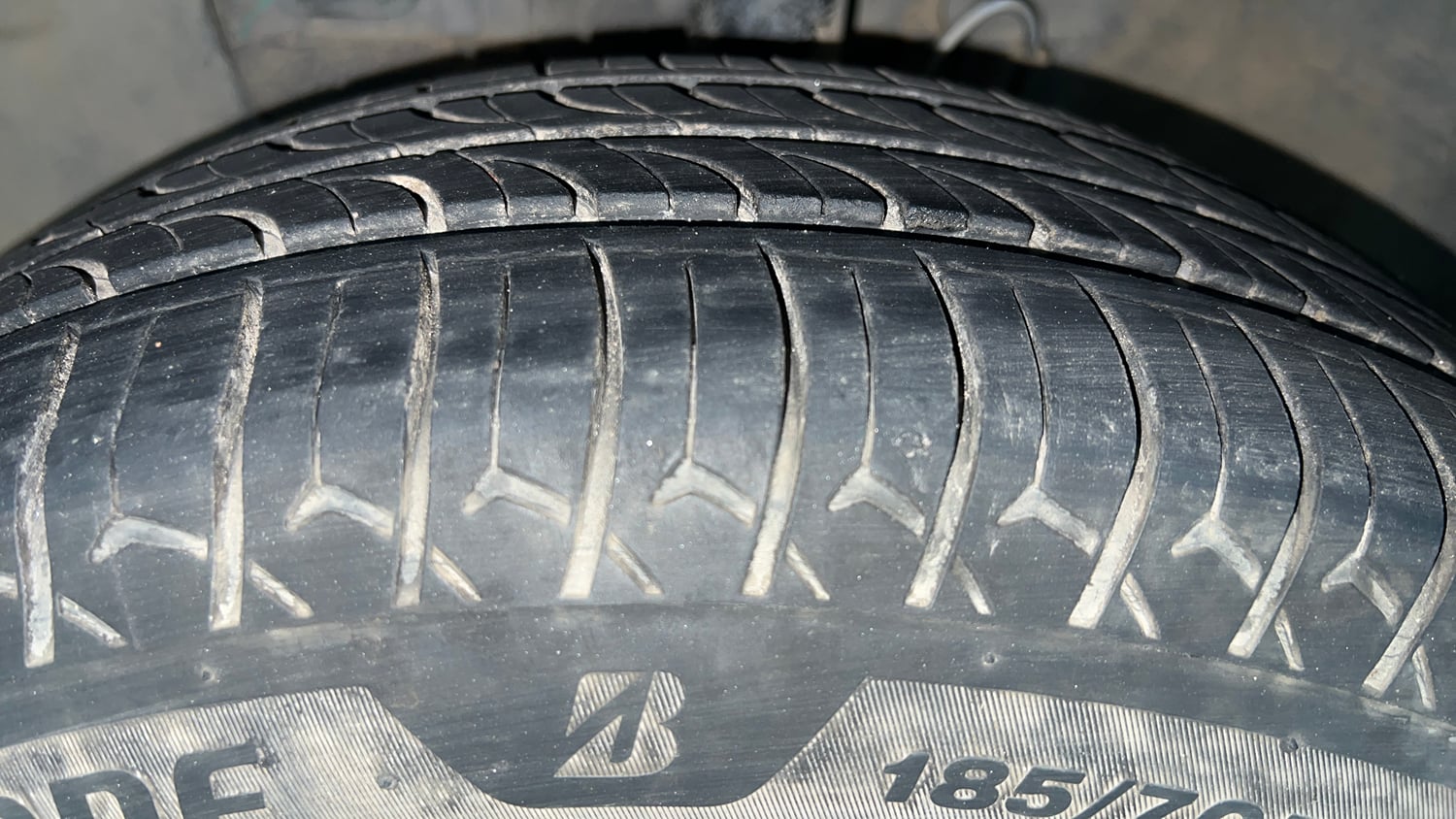 Used 2015 Hyundai Elite i20 Sportz 1.2 Petrol Manual tyres LEFT FRONT TYRE TREAD VIEW