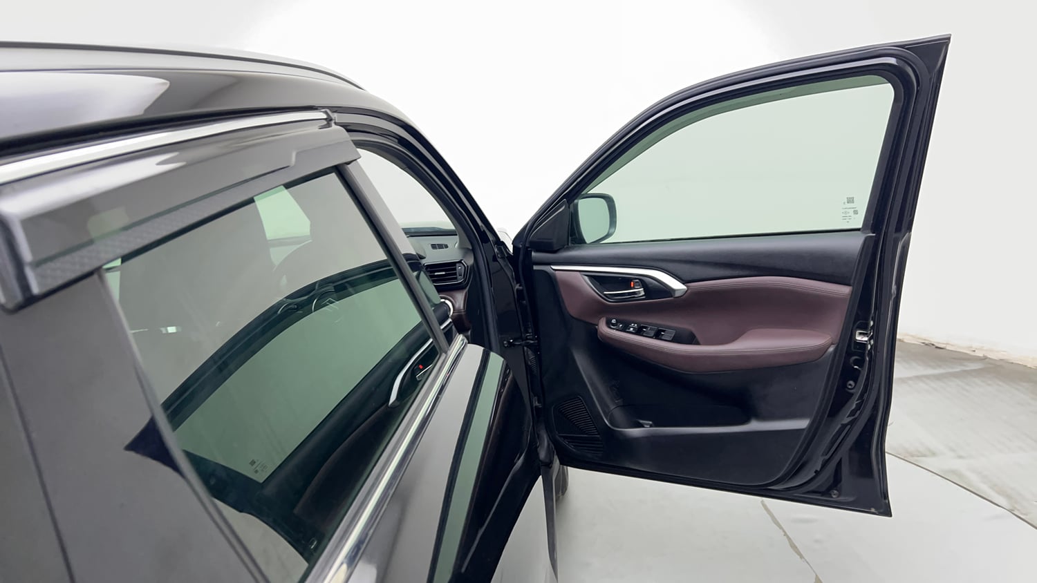 Used 2025 Maruti Suzuki Grand Vitara Zeta Smart Hybrid Petrol Manual interior RIGHT FRONT DOOR OPEN VIEW