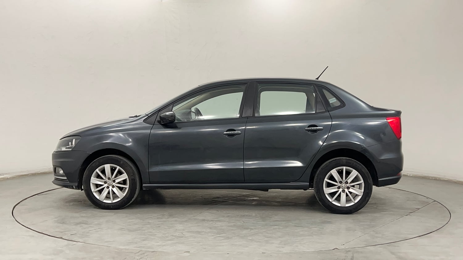 Used 2016 Volkswagen Ameo Highline1.2L (P) Petrol Manual exterior LEFT SIDE VIEW