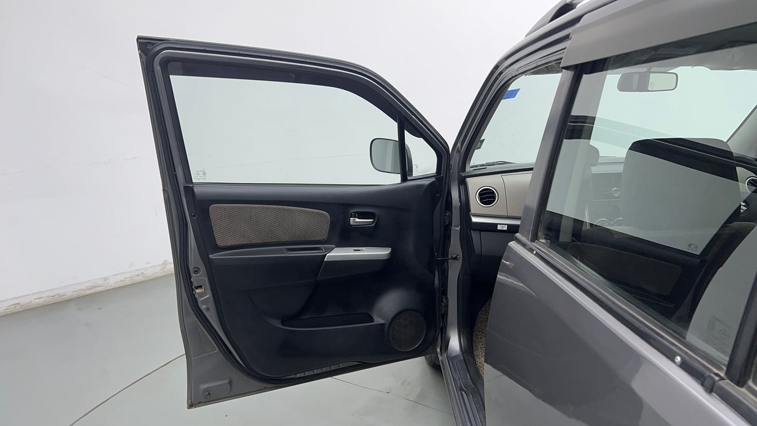 Used 2014 Maruti Suzuki Wagon R LXI Petrol Manual interior LEFT FRONT DOOR OPEN VIEW