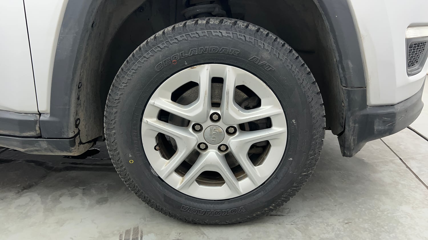 Used 2020 Jeep Compass Sport Plus 1.4 Petrol Petrol Manual tyres RIGHT FRONT TYRE RIM VIEW