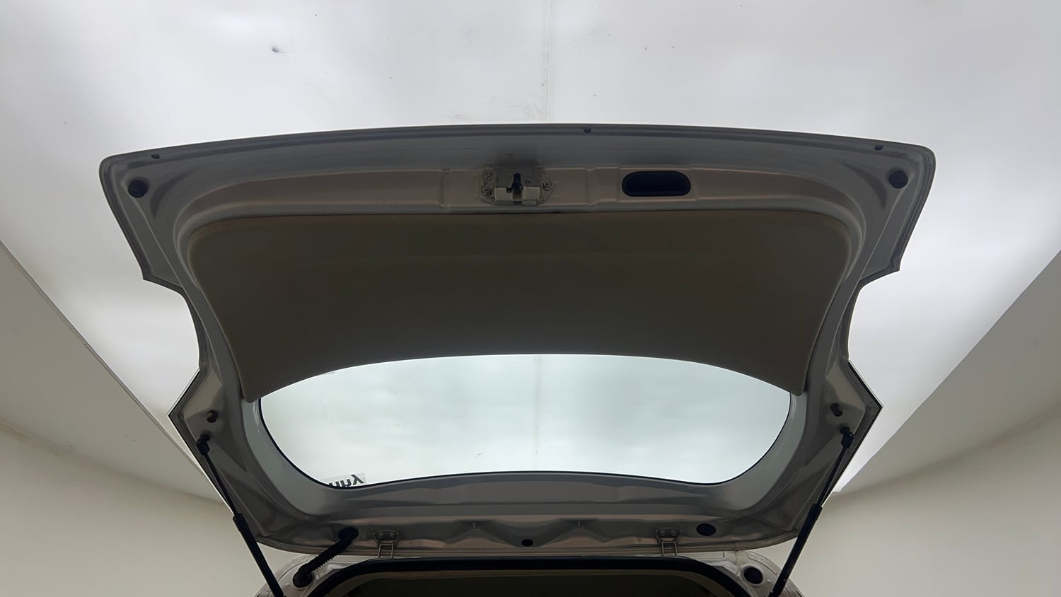 Used 2015 Maruti Suzuki Ertiga Vxi Petrol Manual interior DICKY DOOR OPEN VIEW