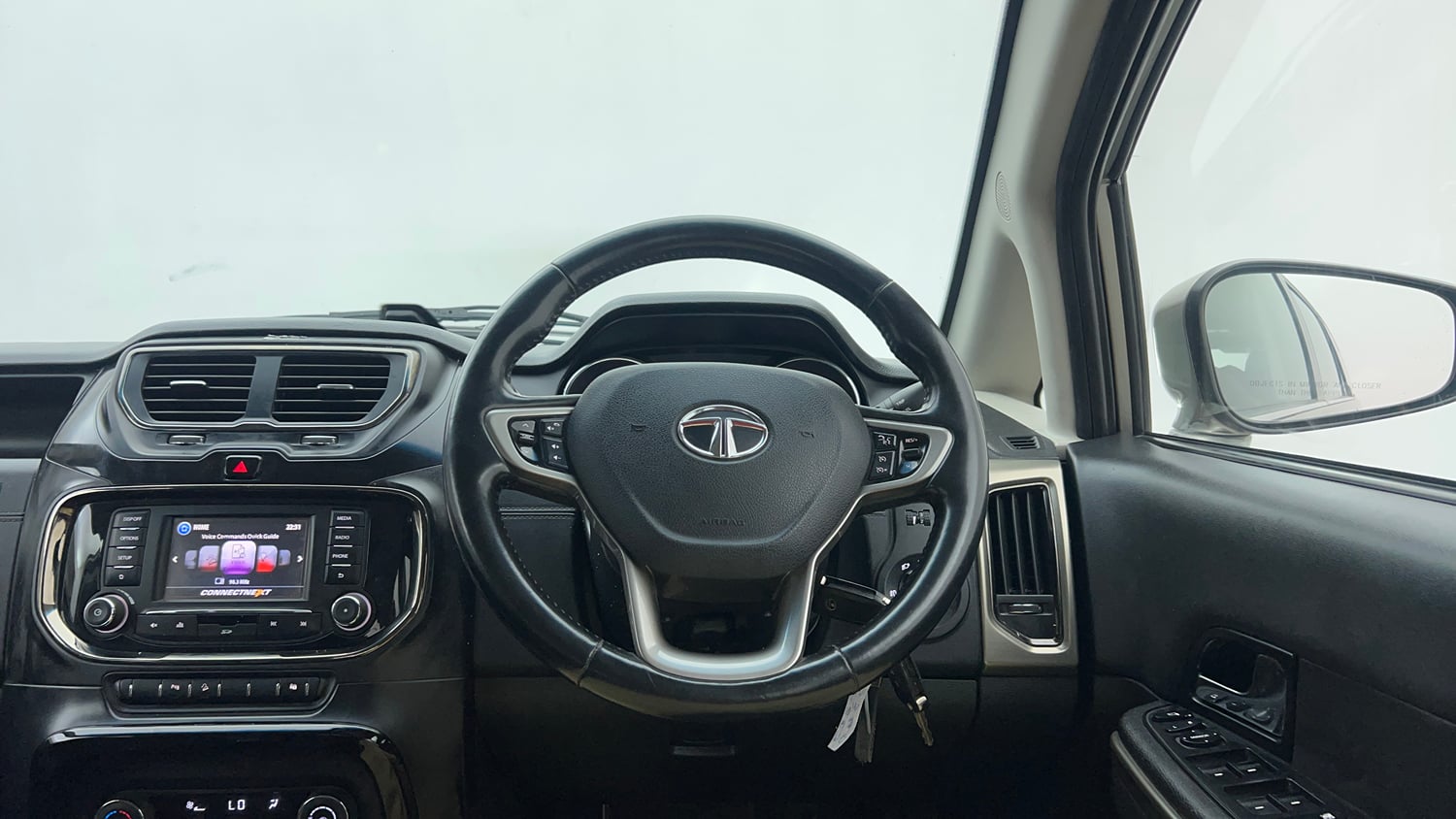 Used 2018 Tata Hexa XT 4x2 7 STR Diesel Manual interior STEERING VIEW