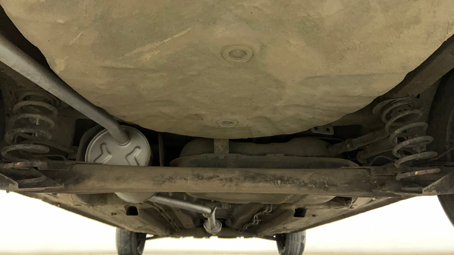 Used 2020 Renault Kwid RXT 1.0 Opt Petrol Manual extra REAR UNDERBODY VIEW (TAKEN FROM REAR)