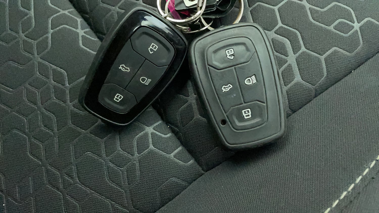 Used 2023 Tata Altroz XZ Plus (S) Petrol Manual extra CAR KEY VIEW