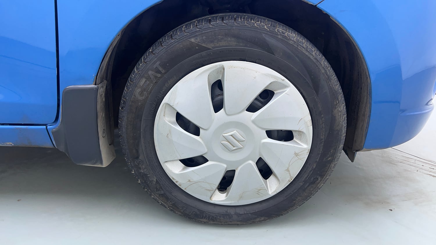 Used 2015 Maruti Suzuki Celerio VXi AMT Petrol Automatic tyres RIGHT FRONT TYRE RIM VIEW