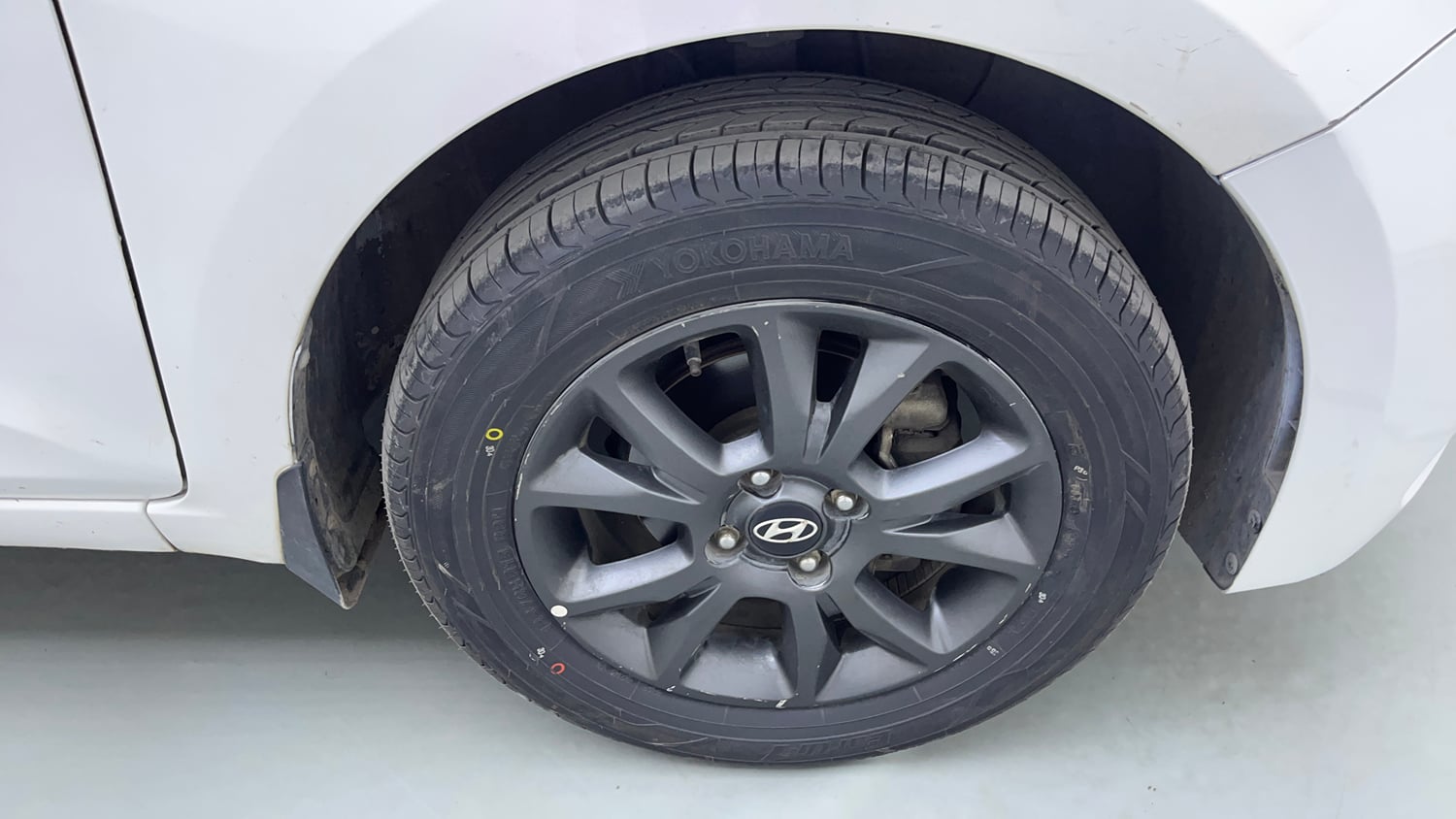 Used 2018 Hyundai Elite i20 Asta 1.2 AT Petrol Automatic tyres RIGHT FRONT TYRE RIM VIEW