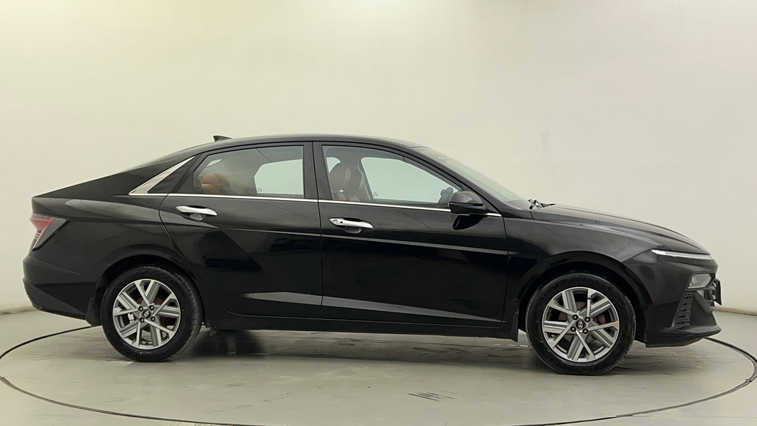 Used 2024 Hyundai Verna SX 1.5 Petrol MT Petrol Manual exterior RIGHT SIDE VIEW