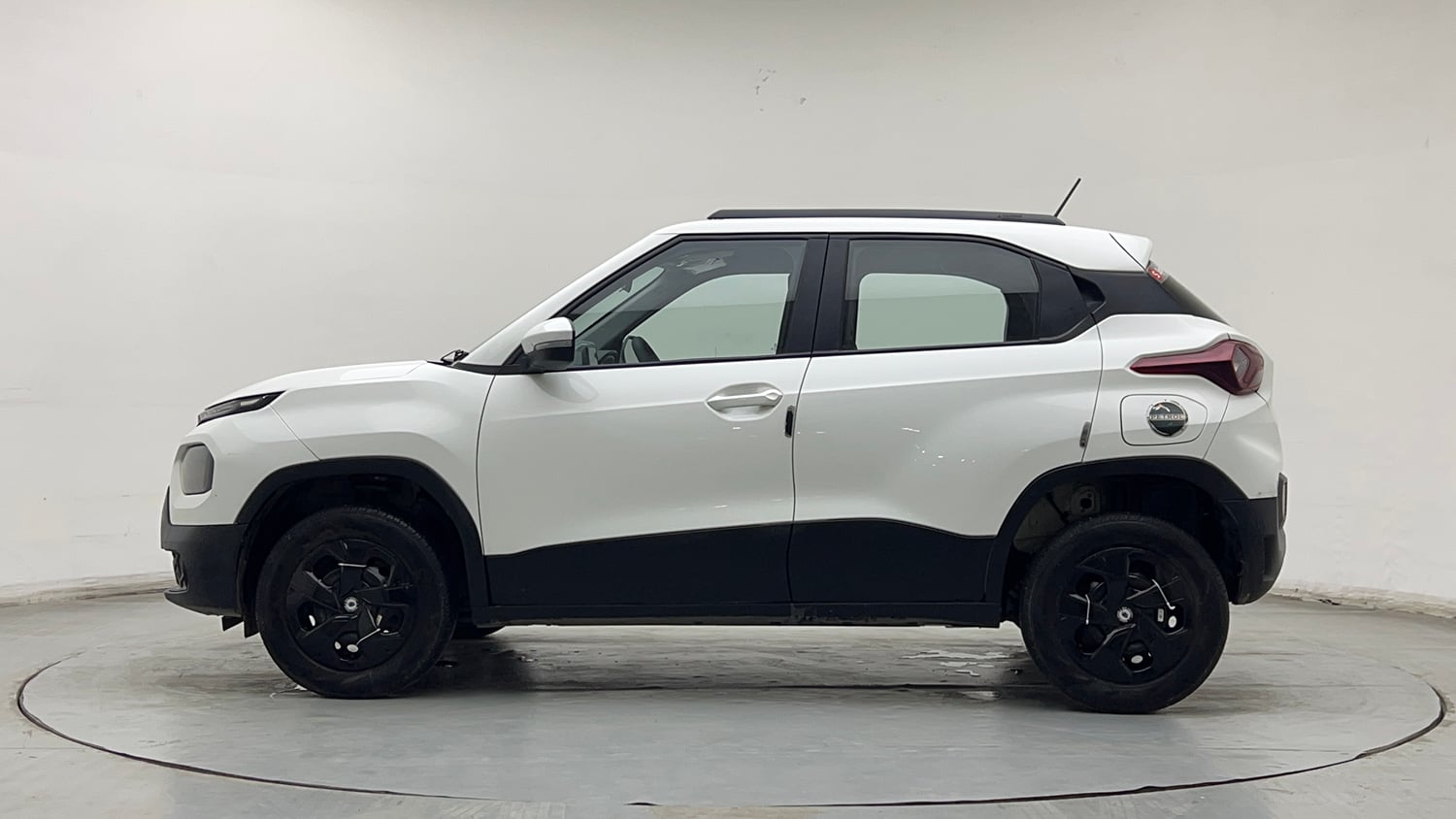 Used 2024 Tata Punch Adventure Rhythm AMT Petrol Automatic exterior LEFT SIDE VIEW
