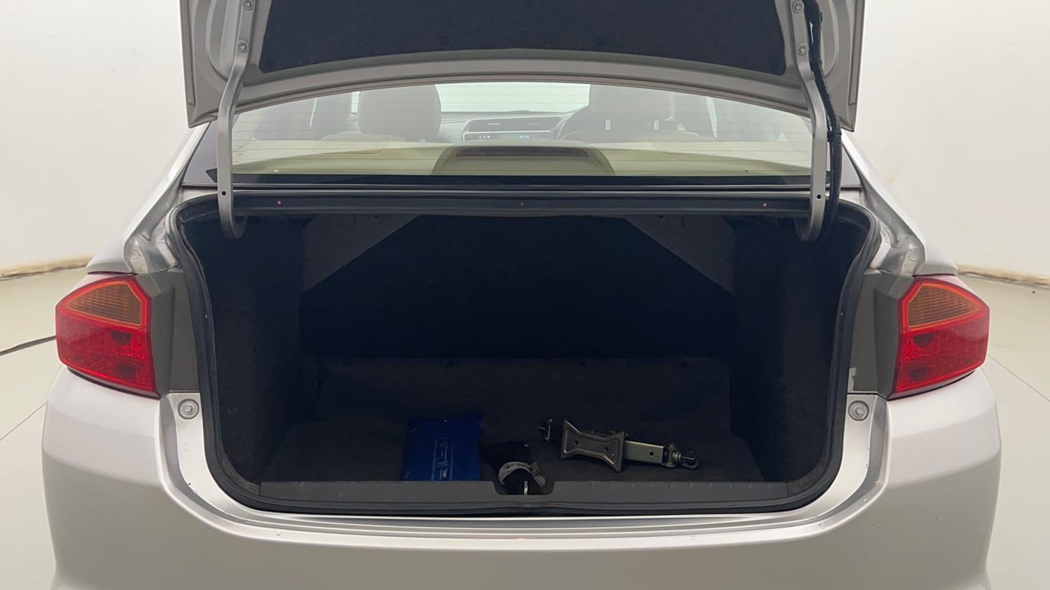 Used 2018 Honda City V Petrol Petrol Manual interior DICKY INSIDE VIEW
