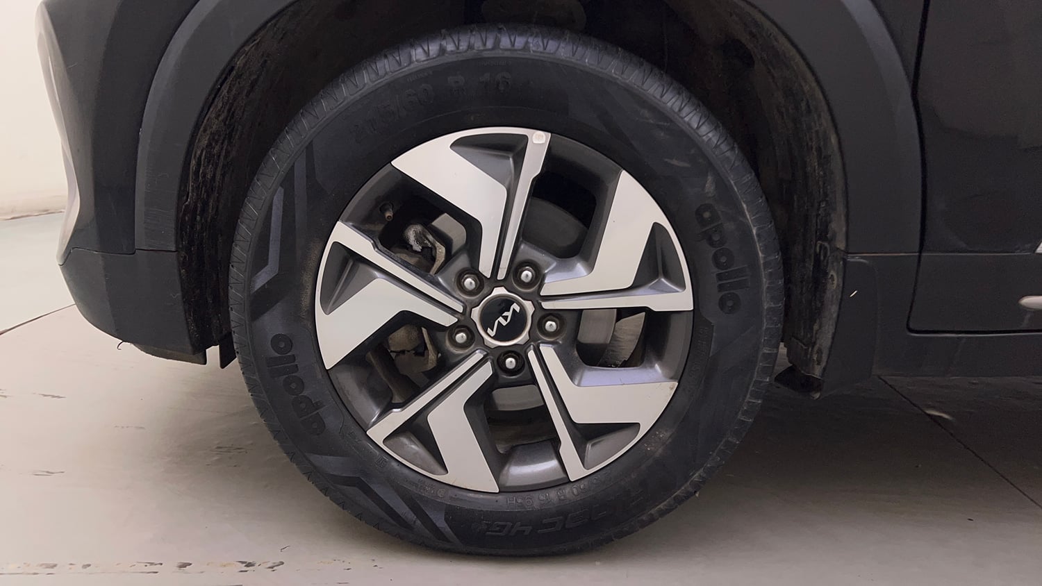 Used 2022 Kia Sonet HTX 1.5 AT Diesel Automatic tyres LEFT FRONT TYRE RIM VIEW