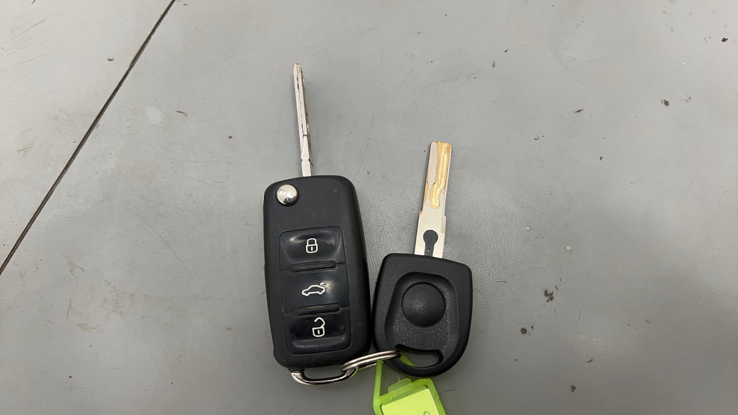 Used 2016 Volkswagen Ameo Highline1.2L (P) Petrol Manual extra CAR KEY VIEW