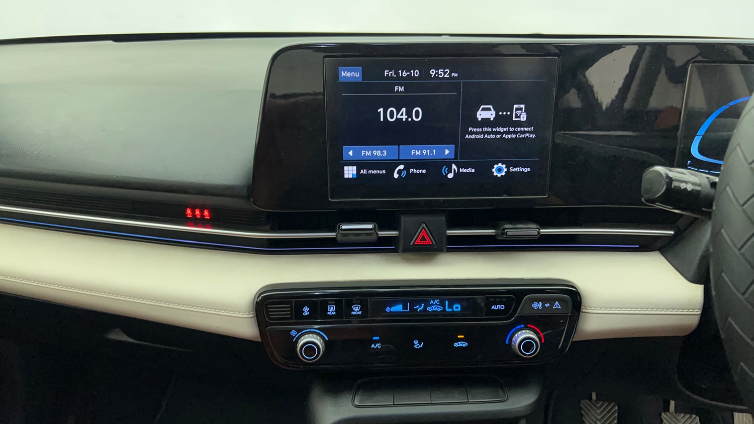 Used 2024 Hyundai Verna SX 1.5 Petrol MT Petrol Manual interior MUSIC SYSTEM & AC CONTROL VIEW