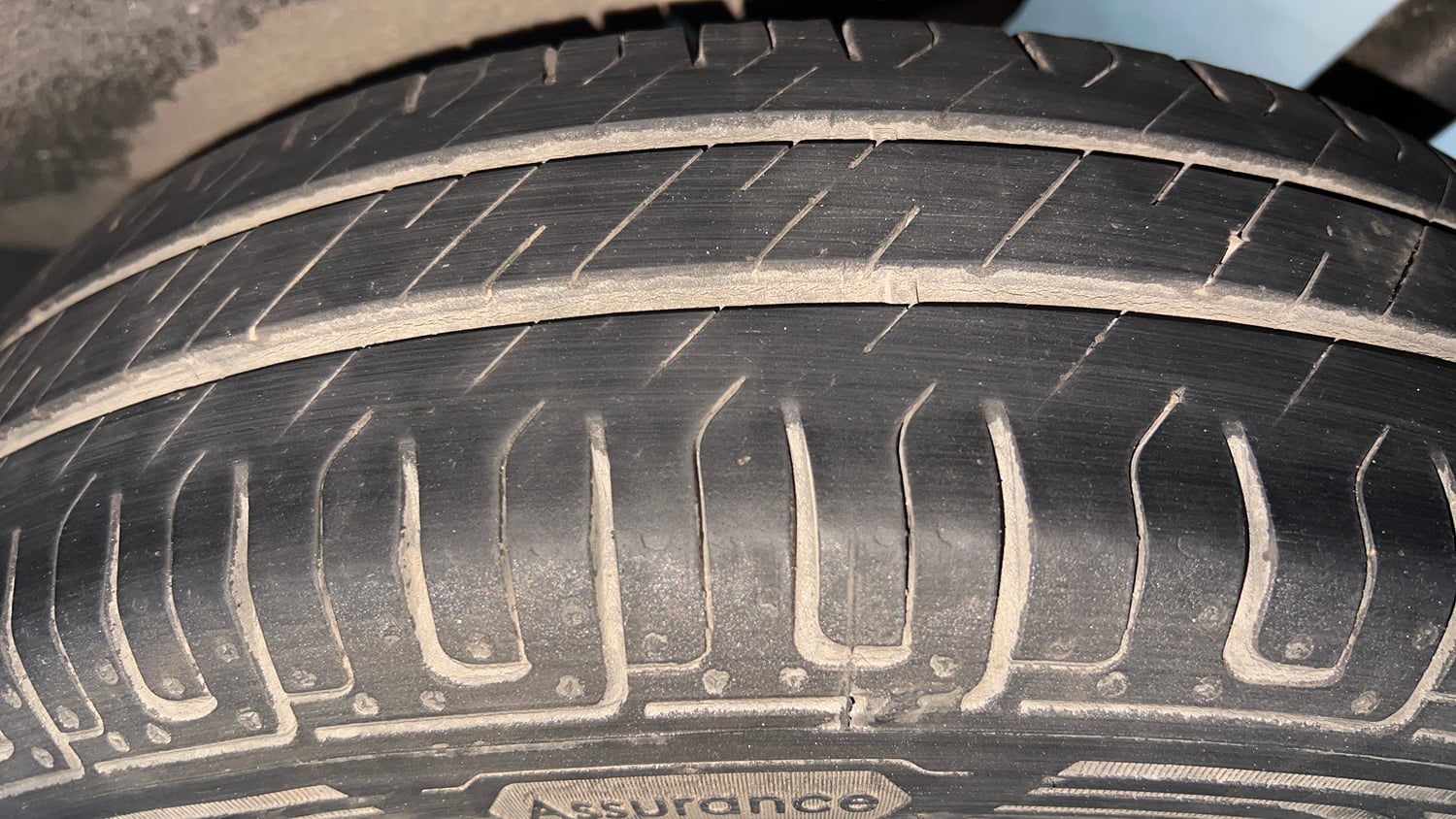 Used 2014 Maruti Suzuki Wagon R LXI Petrol Manual tyres LEFT REAR TYRE TREAD VIEW