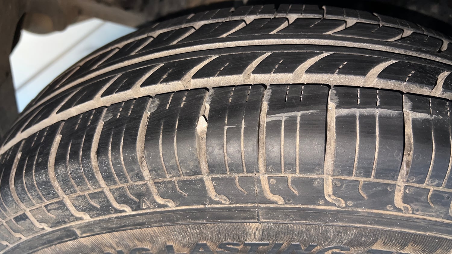 Used 2018 Maruti Suzuki Swift VXi Petrol Manual tyres RIGHT REAR TYRE TREAD VIEW