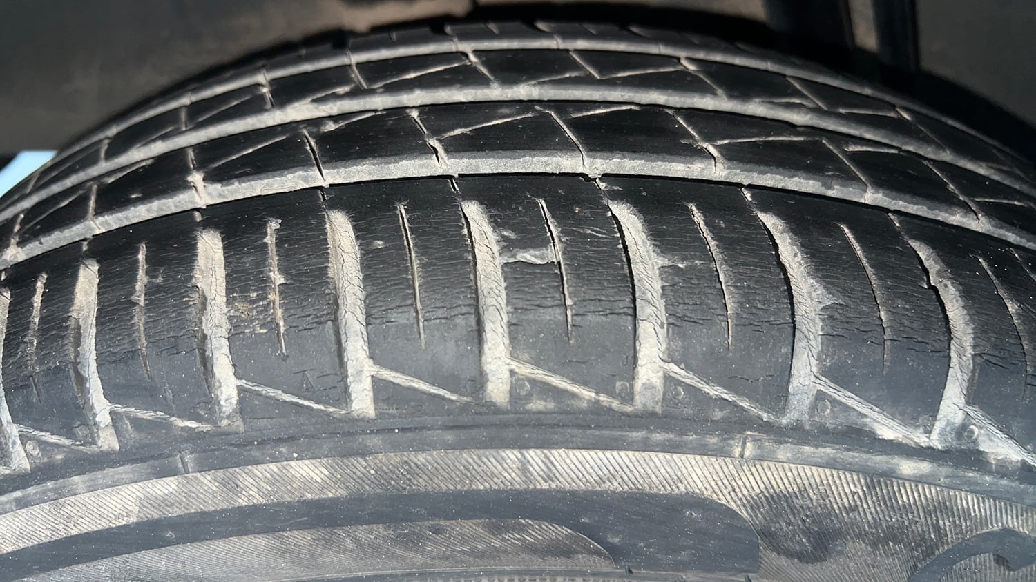 Used 2021 Renault Kwid RXT 1.0 AMT Opt Petrol Automatic tyres RIGHT REAR TYRE TREAD VIEW