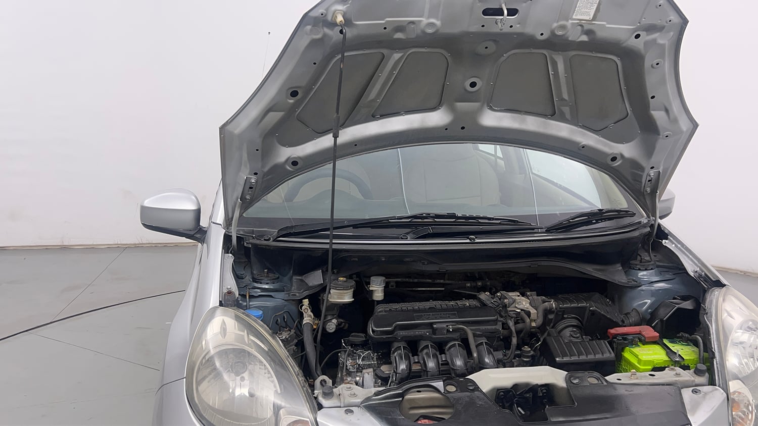 Used 2013 Honda Brio S MT Petrol Manual engine ENGINE RIGHT SIDE HINGE & APRON VIEW