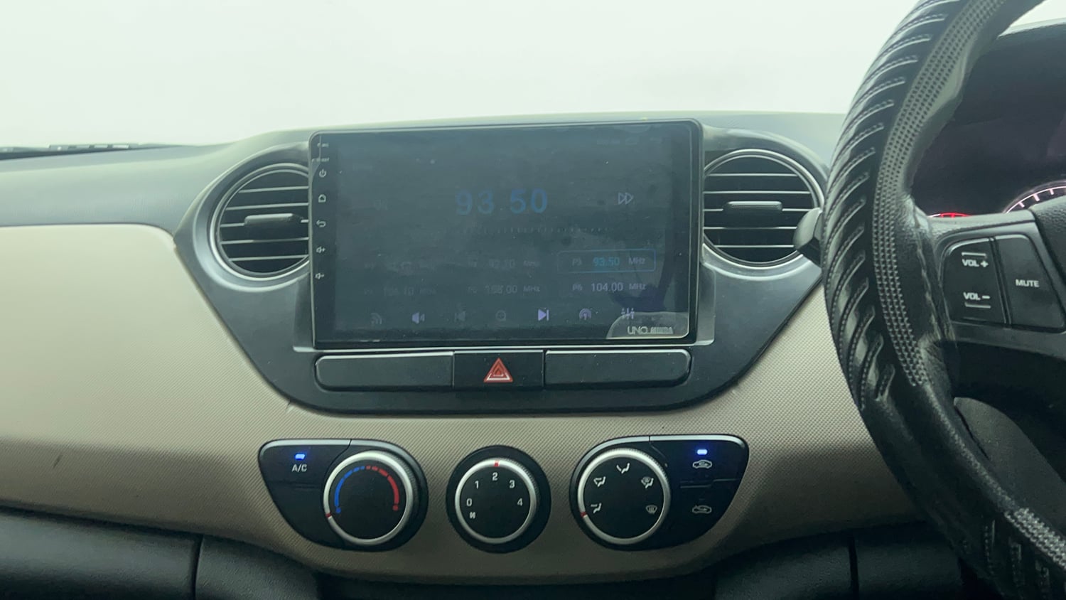 Used 2017 Hyundai Grand i10 Sportz 1.2 Kappa VTVT Petrol Manual top_features Integrated (in-dash) music system