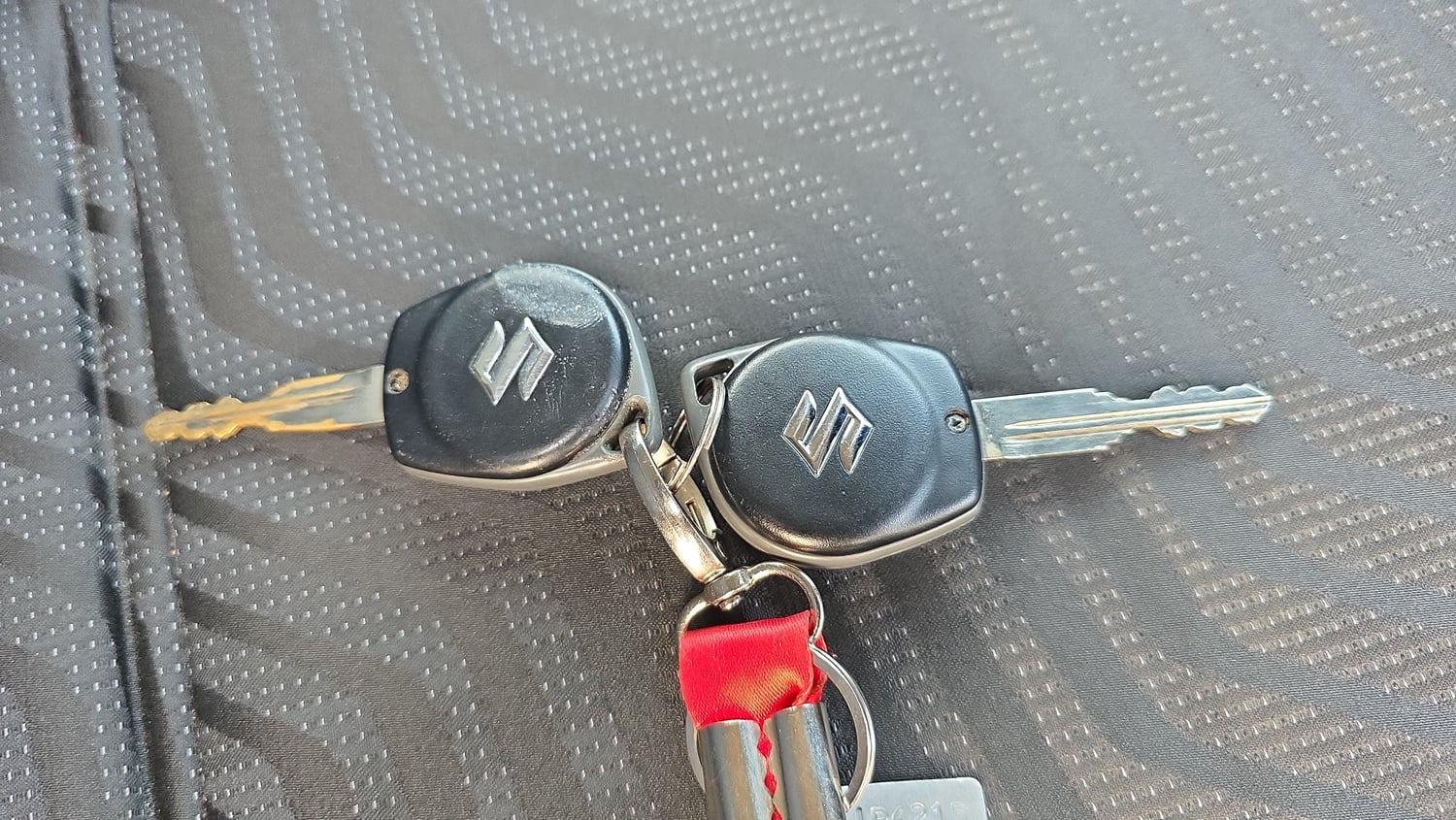 Used 2021 Maruti Suzuki Swift VXi Petrol Manual extra CAR KEY VIEW