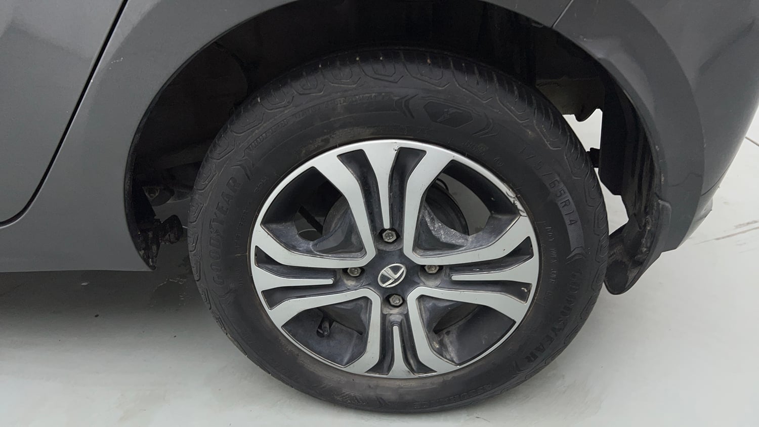 Used 2022 Tata Tiago XT Petrol Manual tyres LEFT REAR TYRE RIM VIEW