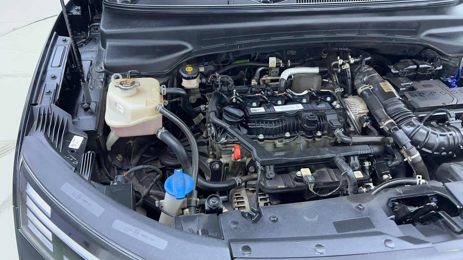 Used 2024 Hyundai Alcazar Executive 1.5 Petrol MT 7STR Petrol Manual engine ENGINE RIGHT SIDE VIEW