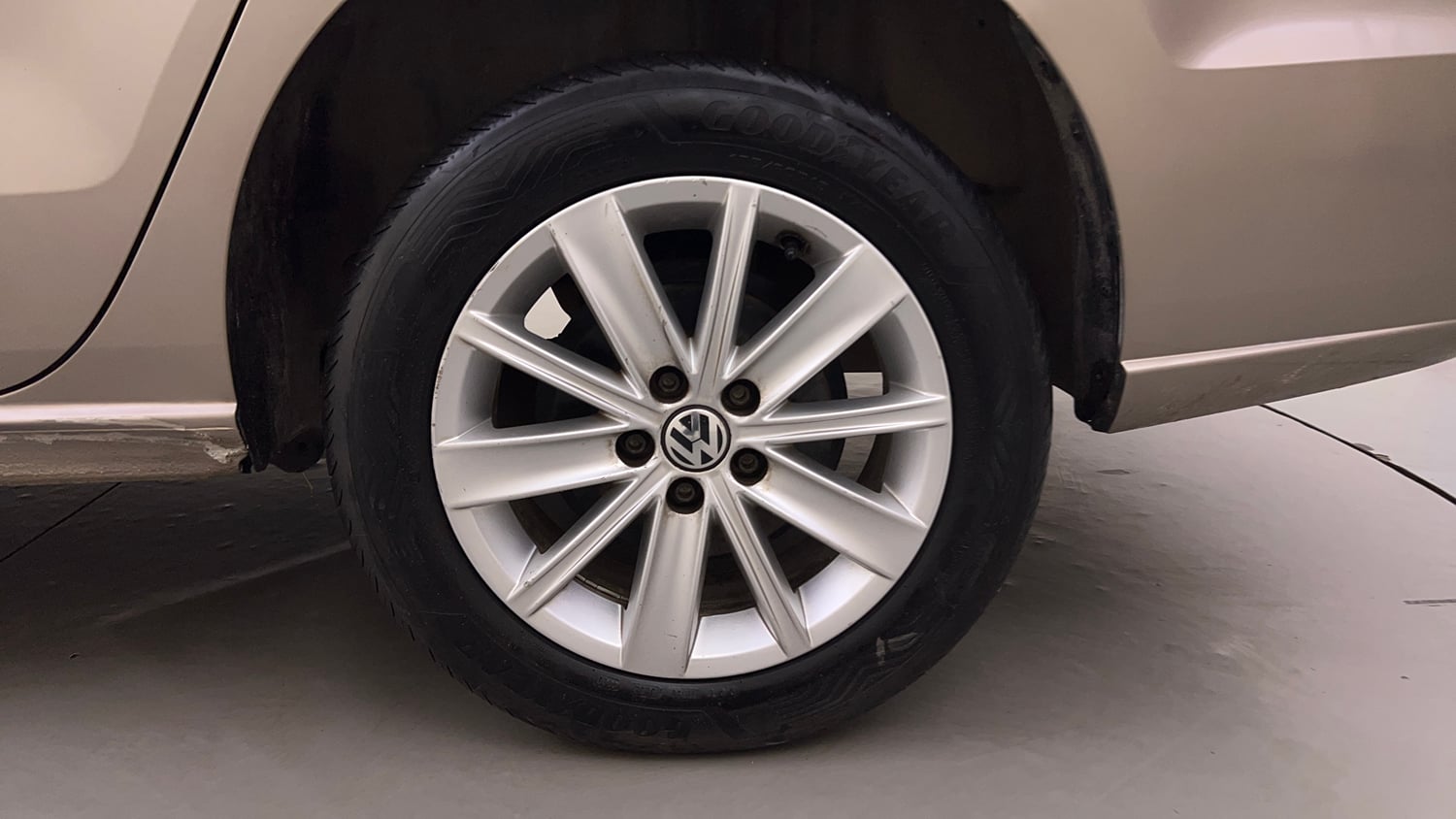 Used 2016 Volkswagen Vento Highline 1.2 (P) AT Petrol Automatic tyres LEFT REAR TYRE RIM VIEW