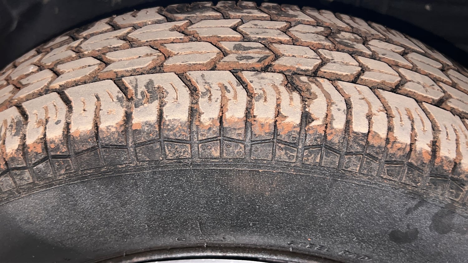 Used 2016 Maruti Suzuki Swift Dzire VXI Petrol Manual tyres RIGHT FRONT TYRE TREAD VIEW